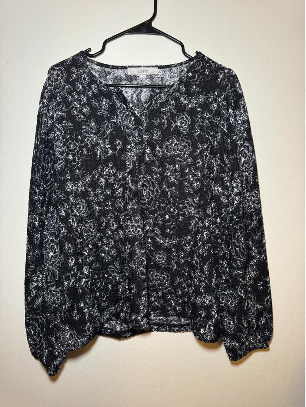 LOFT black & white floral blouse with ruffled sleeves, size L